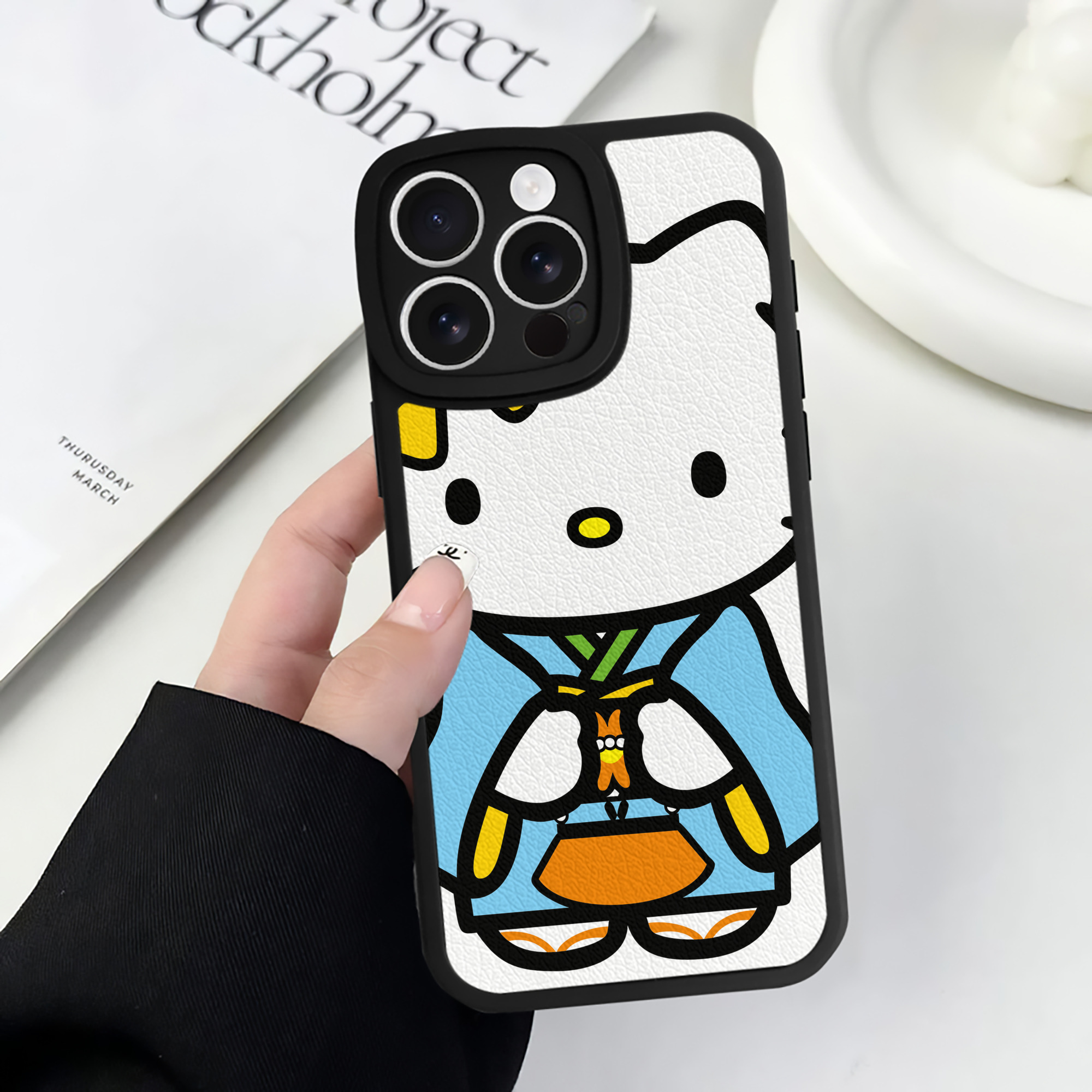 （画像用） Hello Kitty ハローキティ 【iPhone 16シリーズ対応】シリコンスマホケース（レザー調） 材質：シリコン